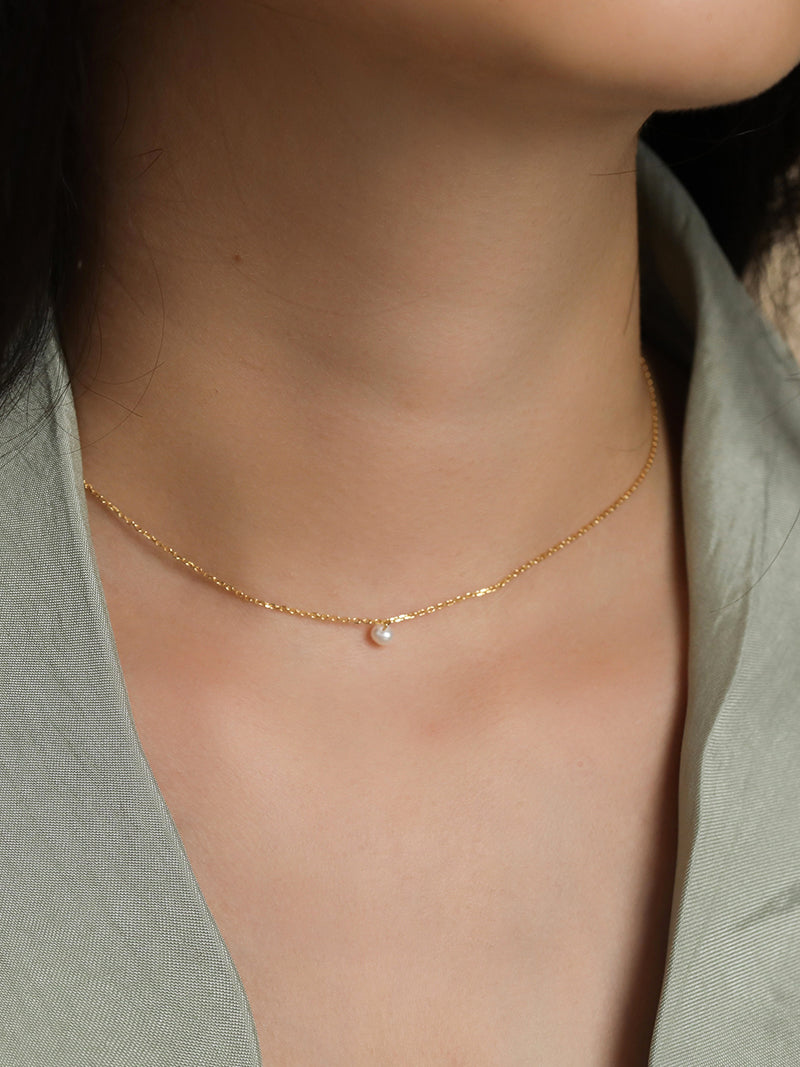 Gold single pearl necklace