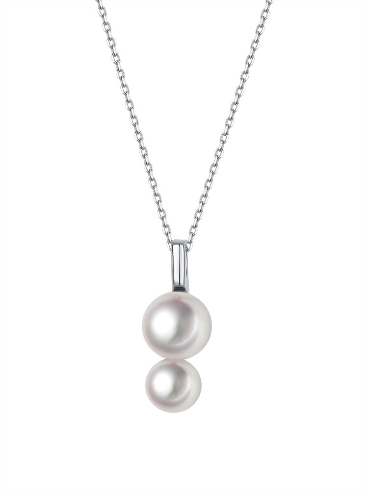 Silver pearl necklace